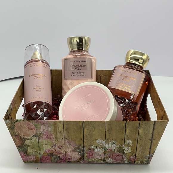Bath & Body Works Other - 🎁 Champagne Toast 4 Pc gift set